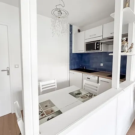 Holiday home Joli 4 Pers Piscine Confort Juan-les-Pins